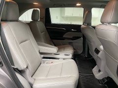 Used 2016  Toyota Highlander 4d SUV AWD Limited Platinum at Ideal Cars Llc near Mesa&comma; AZ