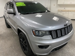 Used 2020  Jeep Grand Cherokee 4d SUV 2WD Laredo Altitude at Ideal Cars Llc near Mesa&comma; AZ
