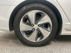 Used 2016  Hyundai Sonata Hybrid 4d Sedan Limited at Ideal Cars Llc near Mesa&comma; AZ