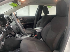 Used 2021  Jeep Cherokee Latitude 4x4 at Ideal Cars Llc near Mesa&comma; AZ