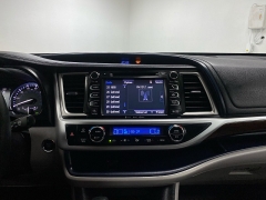 Used 2016  Toyota Highlander 4d SUV AWD Limited Platinum at Ideal Cars Llc near Mesa&comma; AZ