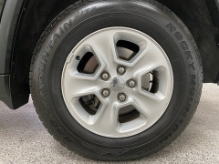 Used 2017  Jeep Grand Cherokee 4d SUV 4WD Laredo at Ideal Cars Llc near Mesa&comma; AZ