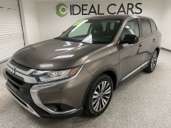  2020 Mitsubishi Outlander 4d SUV FWD ES at Ideal Cars Llc near Mesa&comma; AZ