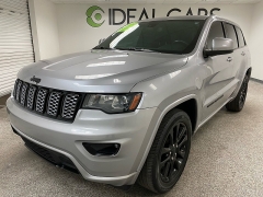  2020 Jeep Grand Cherokee 4d SUV 2WD Laredo Altitude at Ideal Cars Llc near Mesa&comma; AZ
