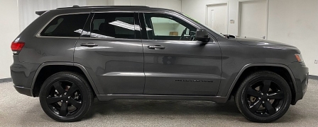 Used 2015  Jeep Grand Cherokee 4d SUV 2WD Laredo Altitude at Ideal Cars Llc near Mesa&comma; AZ