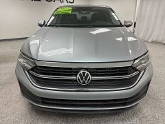 Used 2022  Volkswagen Jetta SE Auto at Ideal Cars Llc near Mesa&comma; AZ