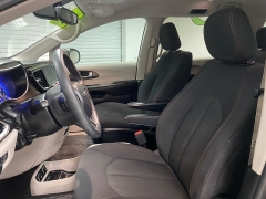 Used 2017  Chrysler Pacifica 4d Wagon Touring at Ideal Cars Llc near Mesa&comma; AZ