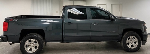 Used 2018  Chevrolet Silverado 1500 4WD Crew Cab LT Z71 at Ideal Cars Llc near Mesa&comma; AZ