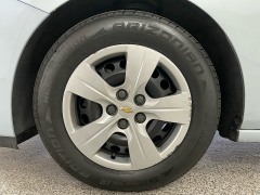 Used 2017  Chevrolet Cruze 4d Sedan LS Auto at Ideal Cars Llc near Mesa&comma; AZ