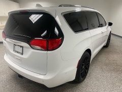 Used 2017  Chrysler Pacifica 4d Wagon Limited at Ideal Cars Llc near Mesa&comma; AZ