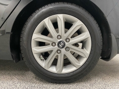 Used 2015  Hyundai Elantra 4d Sedan SE Auto at Ideal Cars Llc near Mesa&comma; AZ