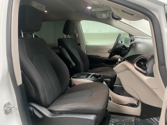 Used 2020 Chrysler Pacifica 4d Wagon Touring at Ideal Cars Llc near Mesa, AZ