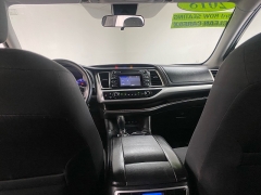 Used 2018  Toyota Highlander 4d SUV FWD LE at Ideal Cars Llc near Mesa&comma; AZ