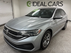  2022 Volkswagen Jetta SE Auto at Ideal Cars Llc near Mesa&comma; AZ