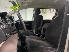 Used 2016  Dodge Grand Caravan 4d Wagon SE at Ideal Cars Llc near Mesa&comma; AZ