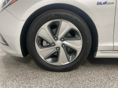 Used 2016  Hyundai Sonata Hybrid 4d Sedan Limited at Ideal Cars Llc near Mesa&comma; AZ