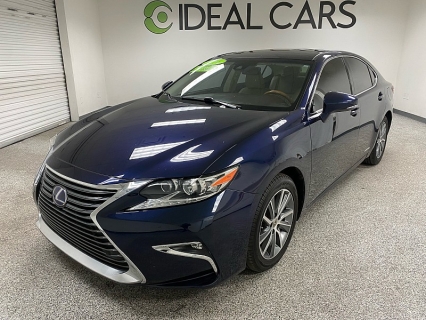2016 Lexus ES 300h's photo