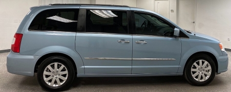 Used 2016  Chrysler Town & Country 4d Wagon Touring at Ideal Cars Llc near Mesa&comma; AZ