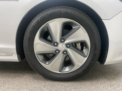 Used 2016  Hyundai Sonata Hybrid 4d Sedan Limited at Ideal Cars Llc near Mesa&comma; AZ