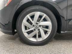 Used 2018  Volkswagen Passat 4d Sedan 2&period;0T SE at Ideal Cars Llc near Mesa&comma; AZ