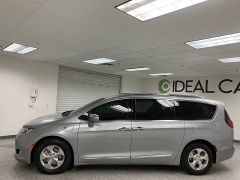 Used 2019  Chrysler Pacifica Hybrid 4d Wagon Touring L at Ideal Cars Llc near Mesa, AZ