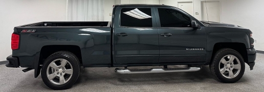 Used 2018  Chevrolet Silverado 1500 4WD Crew Cab LT Z71 at Ideal Cars Llc near Mesa&comma; AZ