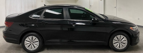 Used 2019  Volkswagen Jetta 4d Sedan 1&period;4T R-Line at Ideal Cars Llc near Mesa&comma; AZ