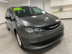 Used 2017  Chrysler Pacifica 4d Wagon Touring at Ideal Cars Llc near Mesa&comma; AZ