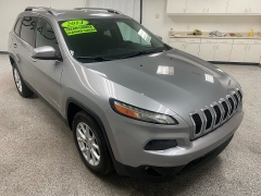 Used 2014  Jeep Cherokee 4d SUV FWD Latitude at Ideal Cars Llc near Mesa&comma; AZ