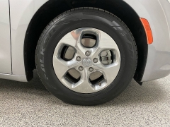 Used 2019  Chrysler Pacifica Hybrid 4d Wagon Touring L at Ideal Cars Llc near Mesa, AZ