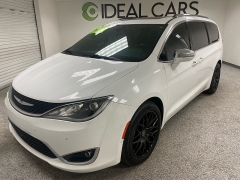  2017 Chrysler Pacifica 4d Wagon Limited at Ideal Cars Llc near Mesa&comma; AZ