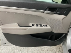 Used 2019  Hyundai Elantra 4d Sedan SE Auto at Ideal Cars Llc near Mesa&comma; AZ