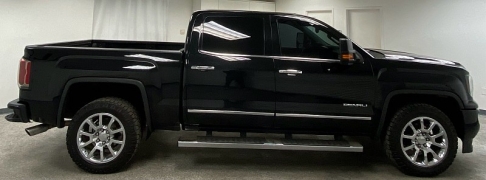 Used 2018  GMC Sierra 1500 4WD Crew Cab Denali at Ideal Cars Llc near Mesa&comma; AZ