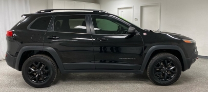 Used 2017  Jeep Cherokee 4d SUV 4WD Trailhawk V6 at Ideal Cars Llc near Mesa&comma; AZ