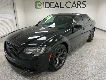 2022 Chrysler 300 Touring's photo