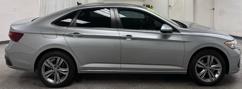 Used 2022  Volkswagen Jetta SE Auto at Ideal Cars Llc near Mesa&comma; AZ