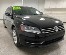Used 2013  Volkswagen Passat 4d Sedan SE Auto&sol;PZEV at Ideal Cars Llc near Mesa&comma; AZ