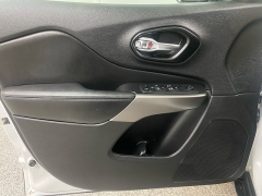 Used 2021  Jeep Cherokee Latitude 4x4 at Ideal Cars Llc near Mesa&comma; AZ