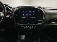 Used 2020  Chevrolet Traverse 4d SUV FWD LT Cloth w&sol;1LT at Ideal Cars Llc near Mesa&comma; AZ