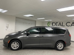 Used 2017  Chrysler Pacifica 4d Wagon Touring at Ideal Cars Llc near Mesa&comma; AZ