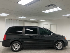 Used 2015  Chrysler Town & Country 4d Wagon Touring L at Ideal Cars Llc near Mesa, AZ
