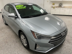 Used 2020  Hyundai Elantra 4d Sedan SE at Ideal Cars Llc near Mesa, AZ