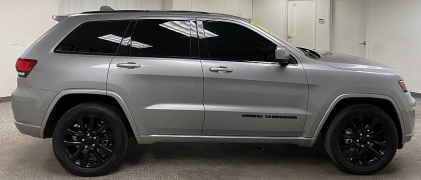 Used 2020  Jeep Grand Cherokee 4d SUV 2WD Laredo Altitude at Ideal Cars Llc near Mesa&comma; AZ