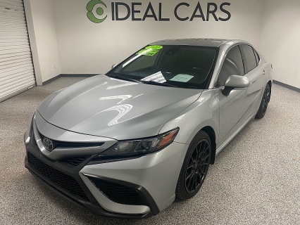 2022 Toyota Camry SE's photo