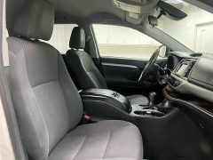 Used 2018  Toyota Highlander 4d SUV FWD LE at Ideal Cars Llc near Mesa&comma; AZ
