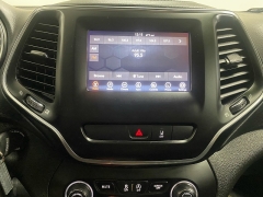 Used 2021  Jeep Cherokee Latitude 4x4 at Ideal Cars Llc near Mesa&comma; AZ