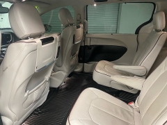 Used 2017  Chrysler Pacifica 4d Wagon Limited at Ideal Cars Llc near Mesa&comma; AZ