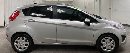 Used 2013  Ford Fiesta 4d Hatchback SE at Ideal Cars Llc near Mesa&comma; AZ