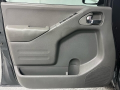 Used 2015  Nissan Frontier 2WD Crew Cab SV Auto at Ideal Cars Llc near Mesa&comma; AZ