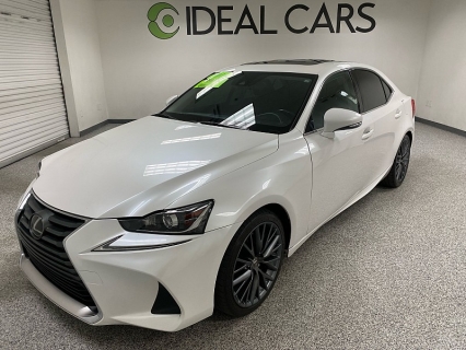 2018 Lexus IS 300's photo